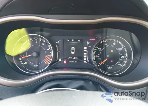 2015 Jeep Cherokee Latitude z USA, uszkodzony, nr VIN 1C4PJMCS9FW571427